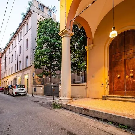 Garden Piazza Maggiore Apartment