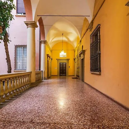 Garden Piazza Maggiore Bologna